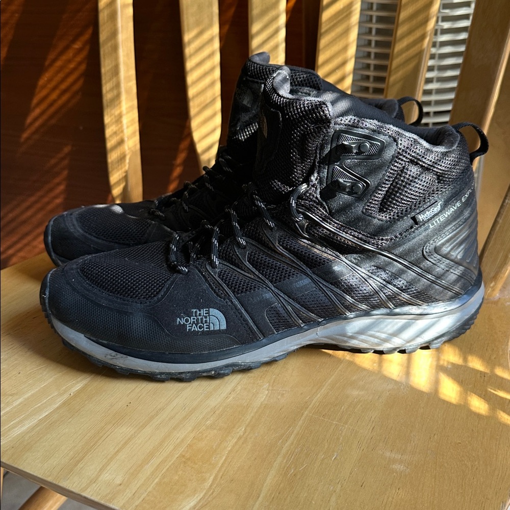 The North Face Men's Black and Gray Athletic Shoes